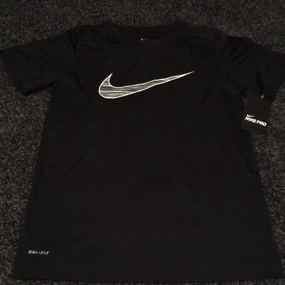 NWT Boys Nike tee